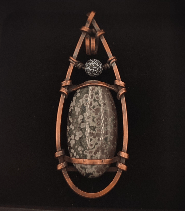 Pendentif variolite / cuivre 